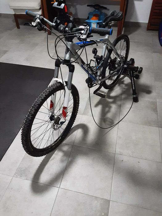 Bicicleta de Montanha (Berg Torah 4.9 Disc) + Rolo de Treino (Blackburn)