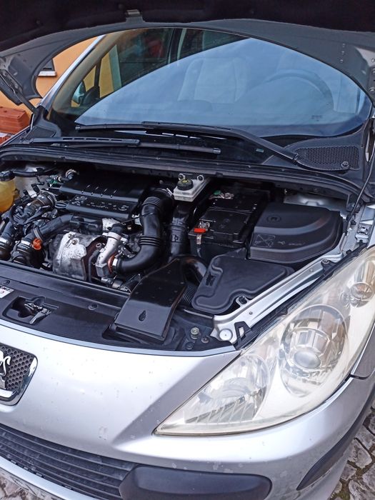 Peugeot comercial 307 HDI Turbo 1600.
