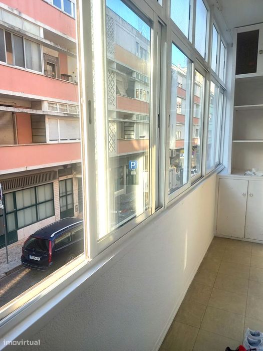 Apartamento T2 junto à Av. de Roma