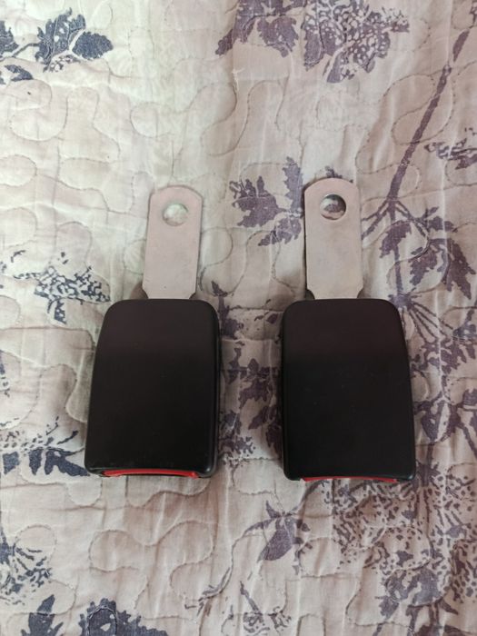 Продам 2 шт защолки для пасів безпеки