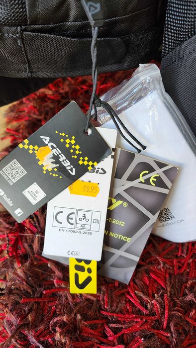 Casaco e capacete de mota novos para mulher