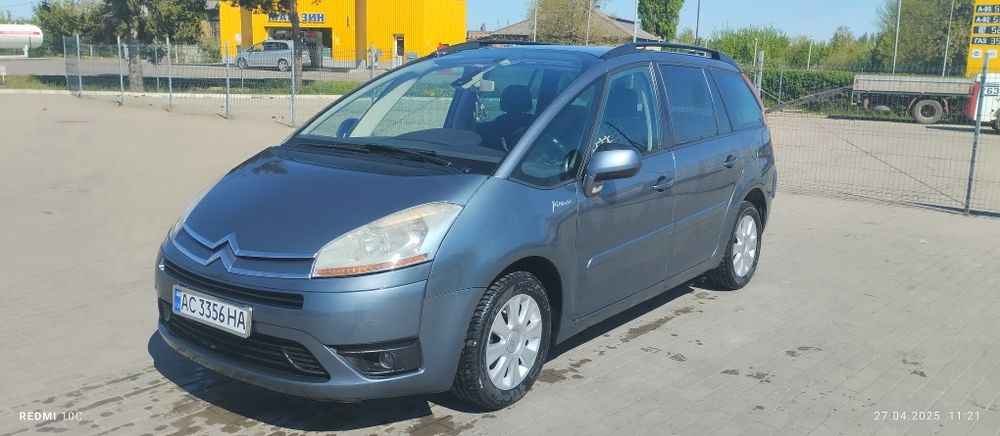 Citroen C4 Grand Picasso 1,6hdi,2009р.
Більше деталі за тел.06******39.
+ Зимова резина з дисками.Авто кожного дня находу по техніці все добре кондиціонер працює візуально не доліки є 7 місна шестиступка.