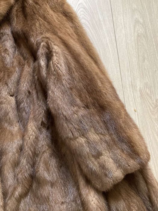 Продам норкову шубу.