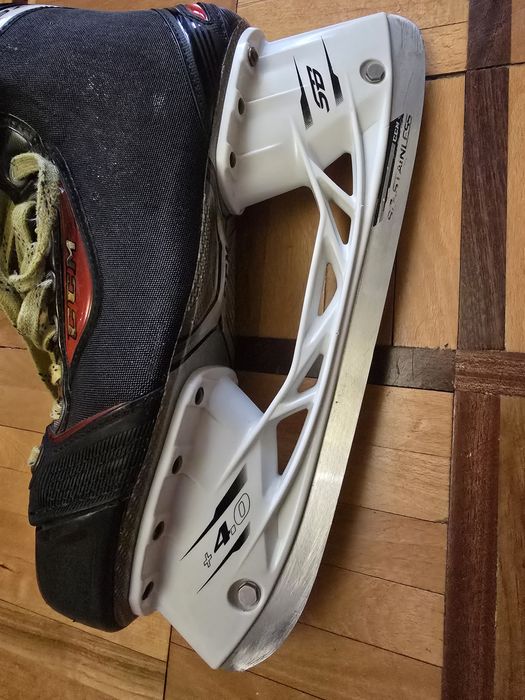 Продам хокейні ковзани CCM RBZ