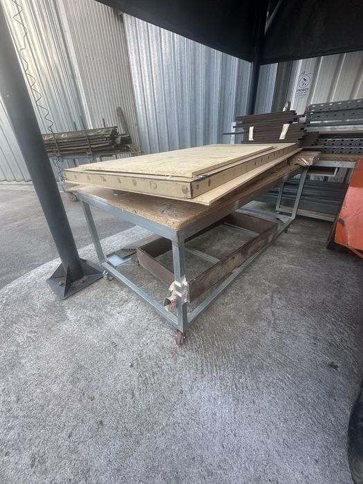 Mesa / bancada com Rodas