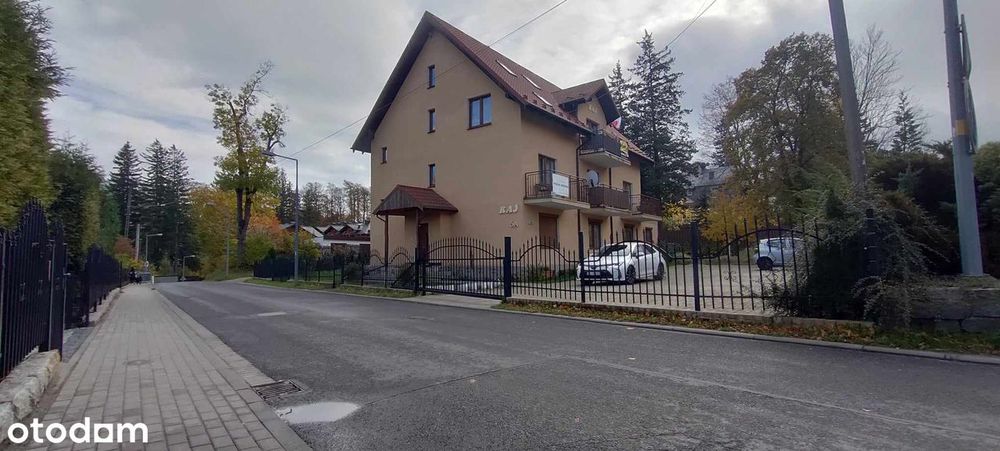 DOM WCZASOWY w centrum Szklarskiej Poręby (mieszkanie dla właściciela)