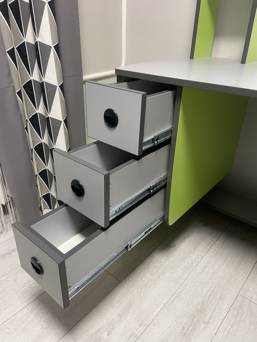 Стол письменный