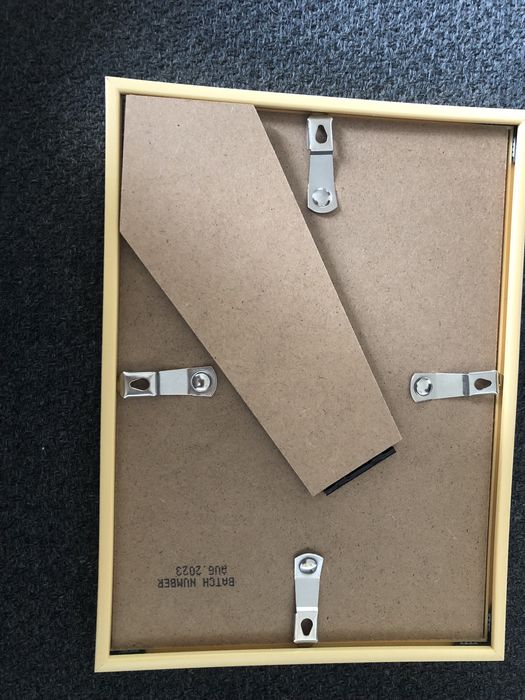 Ręcznie malowany obrazek - czarny kot, w złotej oprawie