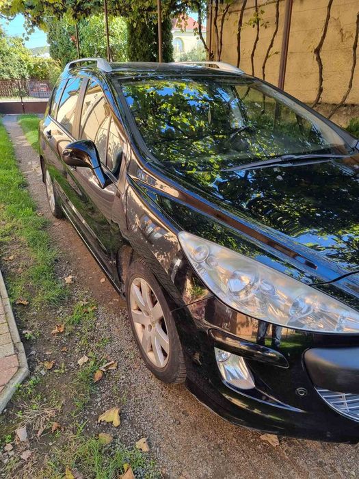 Автомобіль Пежо 308