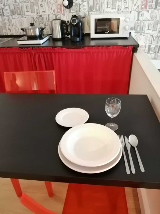 Estúdio c kitchnette, wc privado, despesas e limpezas inc, 15 setembro