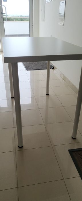 Mesa branca Ikea