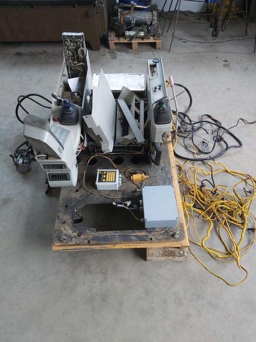 Elementy kabiny Liebherr 904, wiązka, joystick - części
