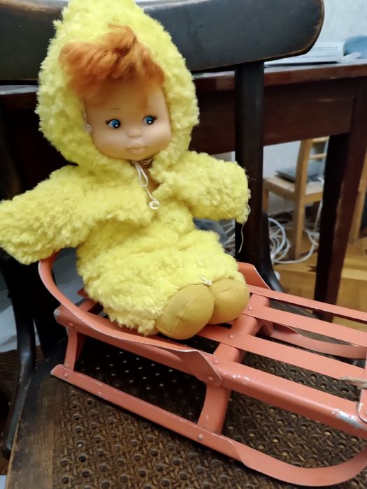 Игрушки времён СССР. Кукла, санки.