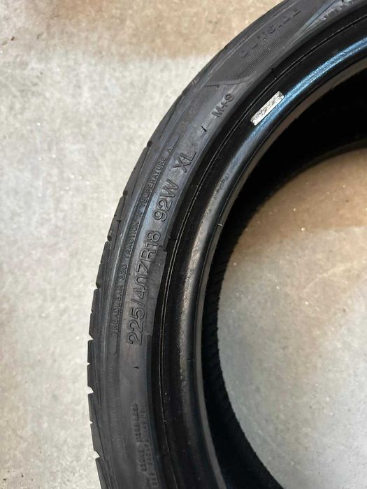 35 - Pneu banoze 225/40 r18