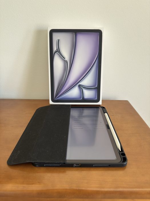 iPad Air 11-inch (M3) Wi-Fi + Cellular 125 GB Space Gray
