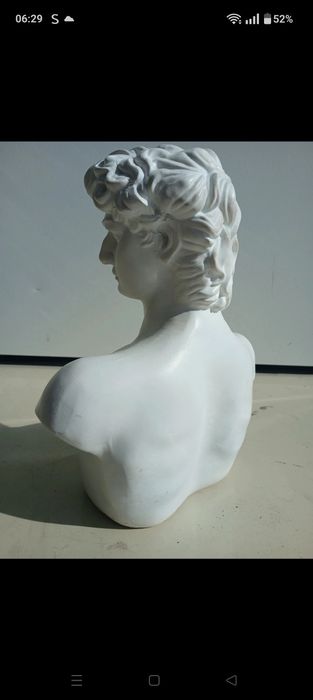 Busto em resina  30 cm