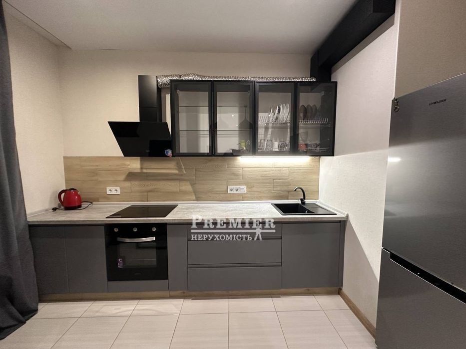 Сдам на коротки/долгий Студия 2 ой этаж генуэзской 3 а, 26 жемчужина