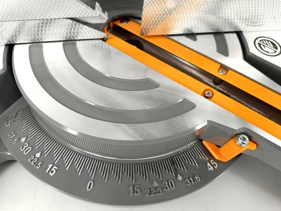 ukośnica przesuwna titan ttb794msw 1500w 210mm