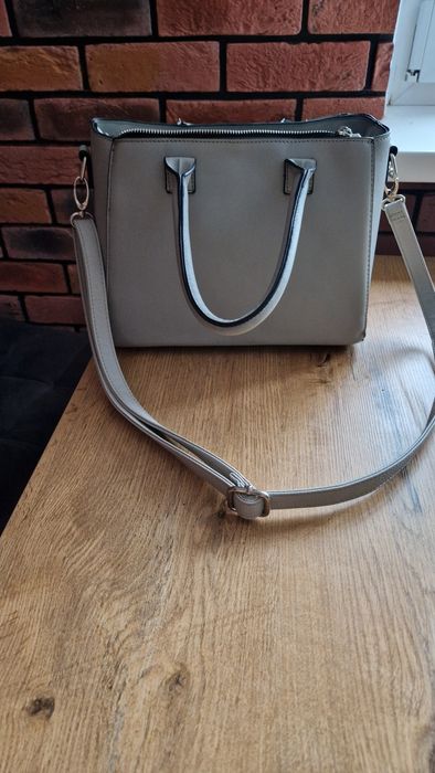 Torebka pojemna na paseczku