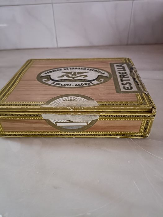 Caixa de charutos em madeira, marca Estrella, de São Miguel-Açores