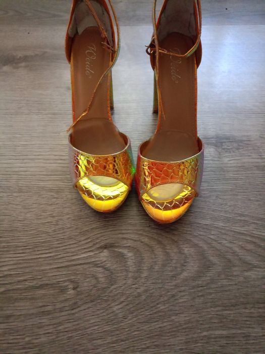 Piękne sandały rozmiar 39