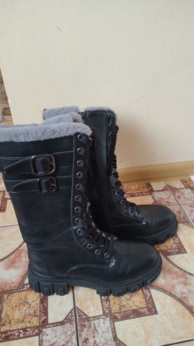Стильні теплі зимові черевики на шнурівках,ботфорди