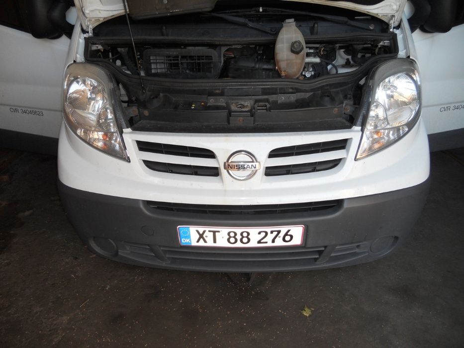 Решетка передняя (улыбка) Renault Trafic Opel Vivaro Nissan Primastar