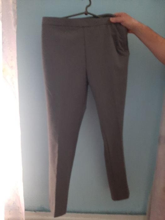 Продам жіночі сірі брюки 42