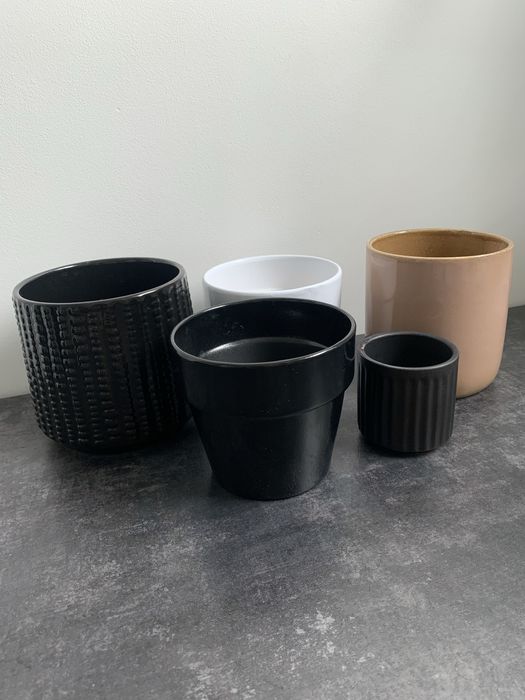 Donica ceramiczna czarna biała beżowa doniczki średnica 13,5 12 7 cm