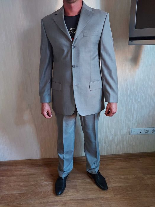 Мужской брючный костюм