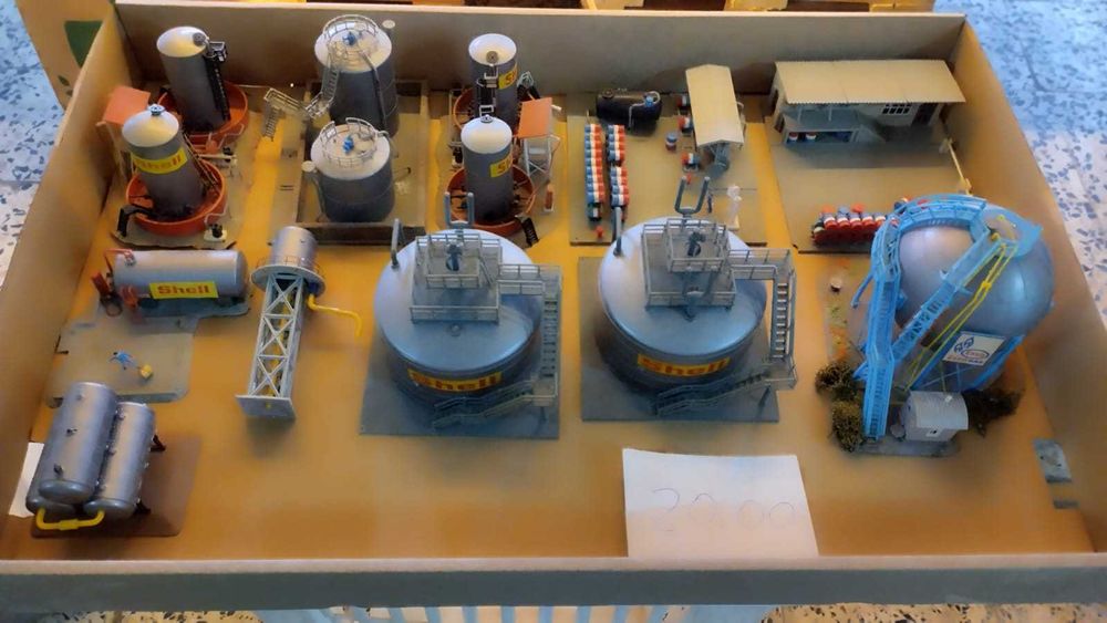 diversos edifícios na escala HO