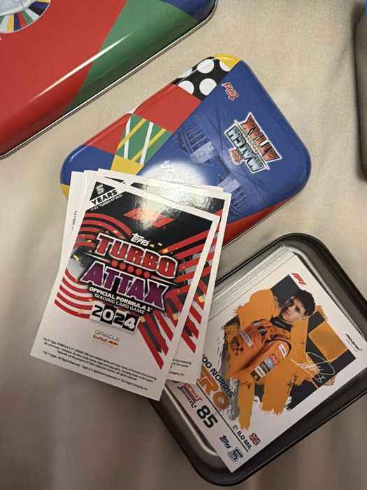 Cartas Match Attax e Turbo Attax para desocupar