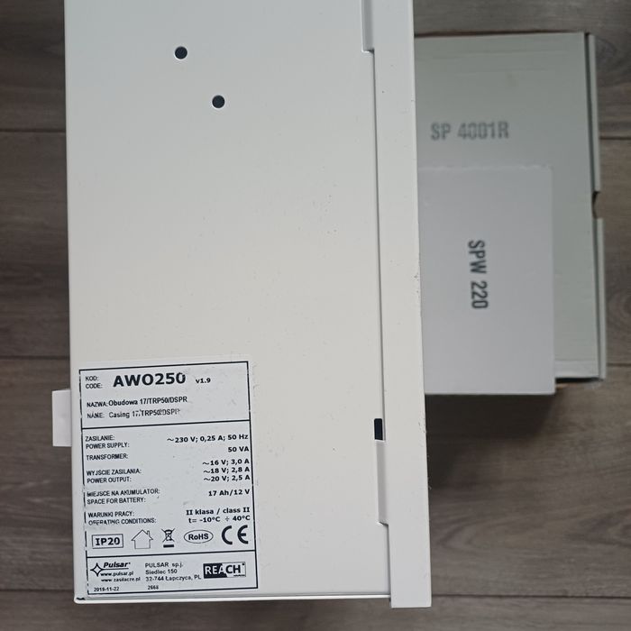 Zestaw alarmowy Satel Integra 64
OPARTY O SYSTEM SATEL
CENTRALA INTEGRA 64,