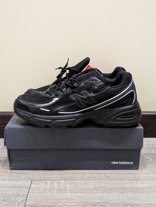 Кросівки чорні New Balance 740 41 43