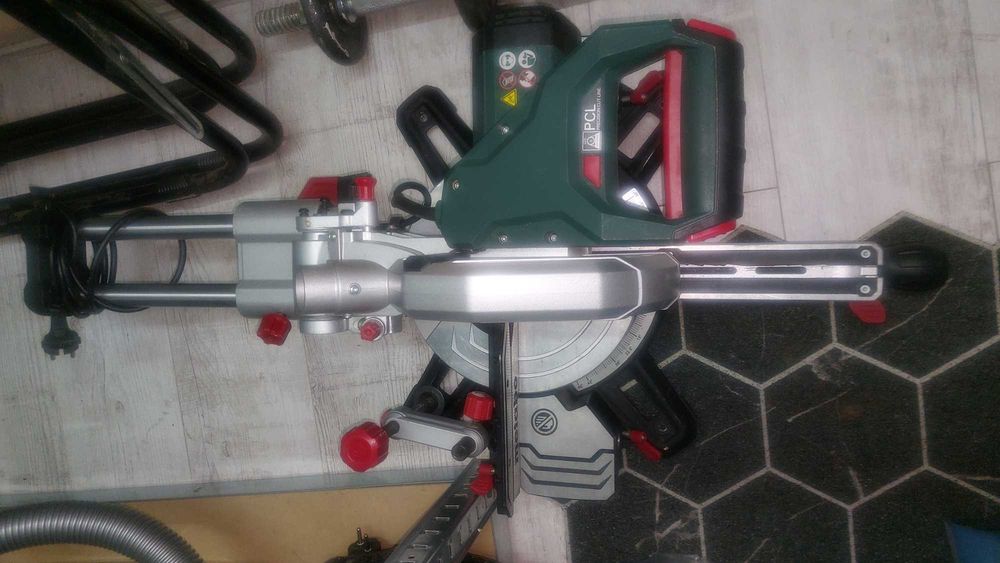 Пила торцювальна Metabo KGS 216 M
