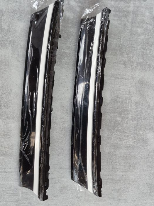 Молдинг логотипу VW  до ID.4 та ID.3 код: 11G 853 583, 11G 853 584