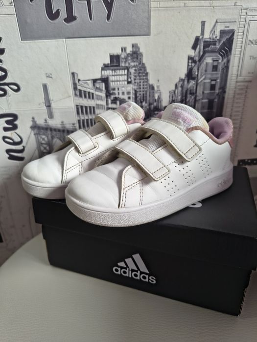 Кросівки дівчачі Adidas (27 розмір)