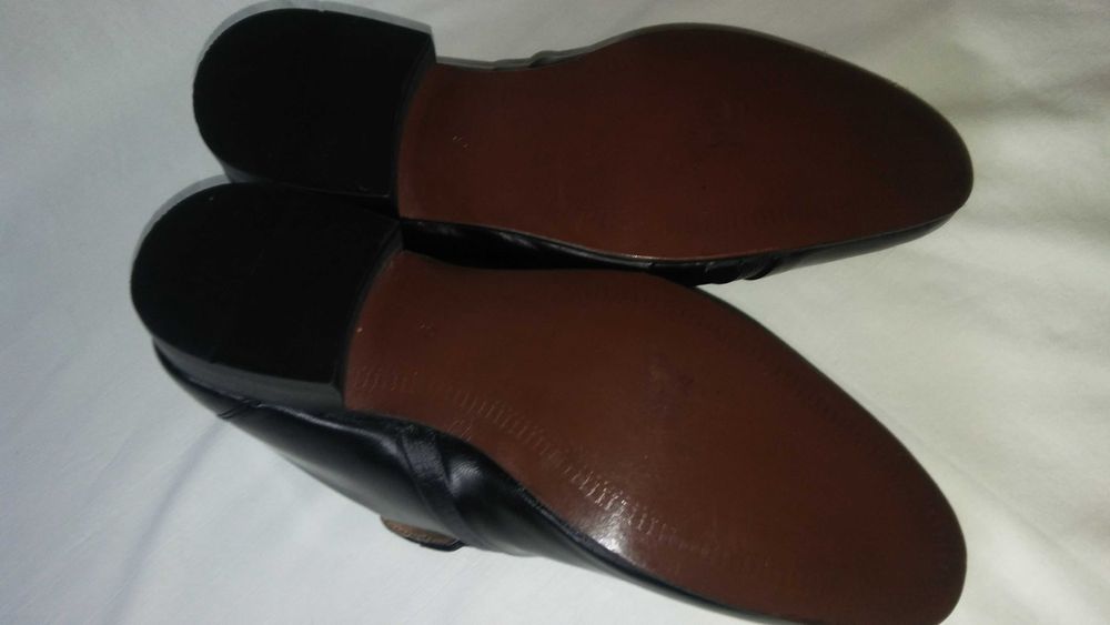 Catesby London roz. 44 / UK9/ - dł. wkł. 28,5 cm- skóra - nowe