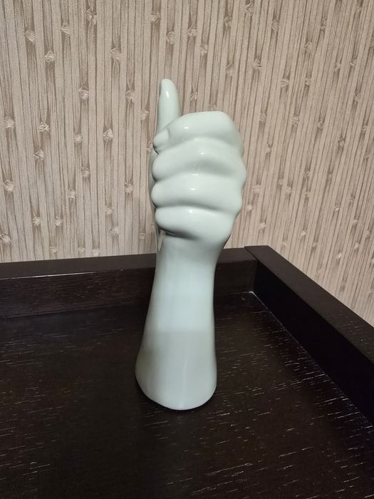 Ваза керамічна Рука "Лайк"