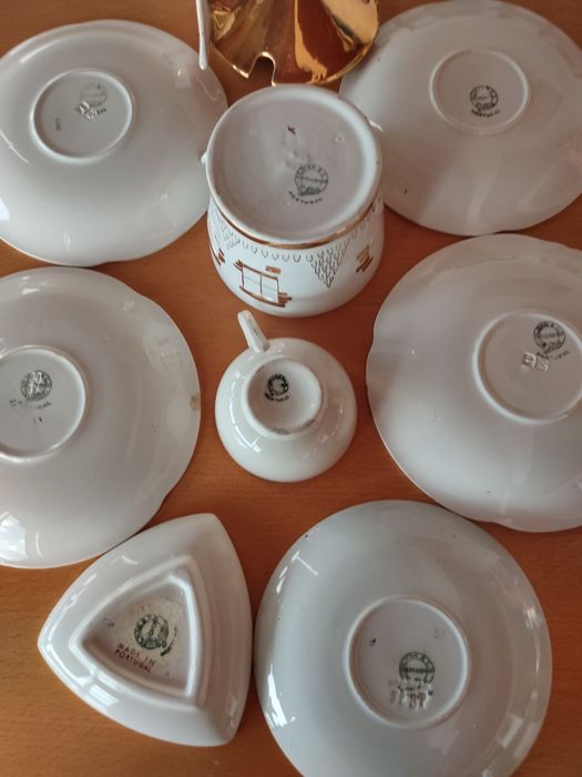 Conjunto de peças em cerâmica de Sacavém.