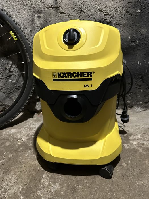 Пилосос KARCHER MV 4 для сухого та вологого прибирання
