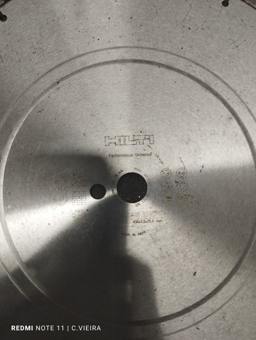 3 discos de ferro e 1 de betão