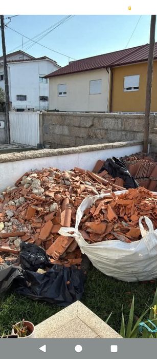 Faço vários tipos de limpeza entulho madeira armazém terreno casa obras