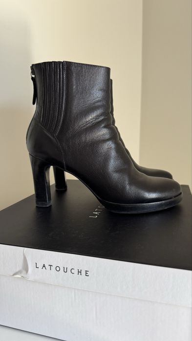 Botins em pele , otimos!!