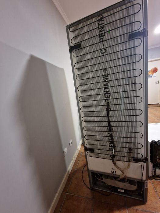 Frigorífico Indesit Aço Inoxidável 270L