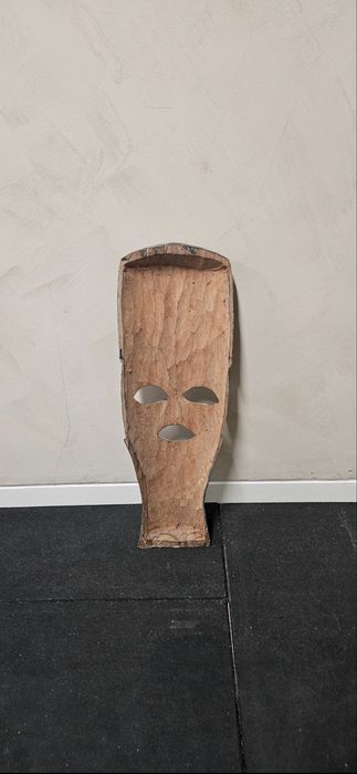 Mascara de madeira para decoração