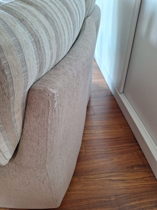 Sofá 2 lugares espaçoso e em bom estado