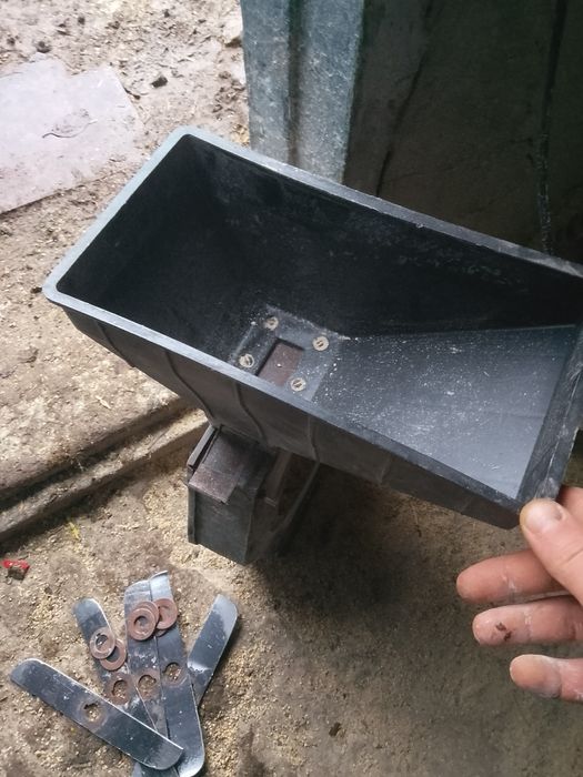 Зернодробилка з ножами