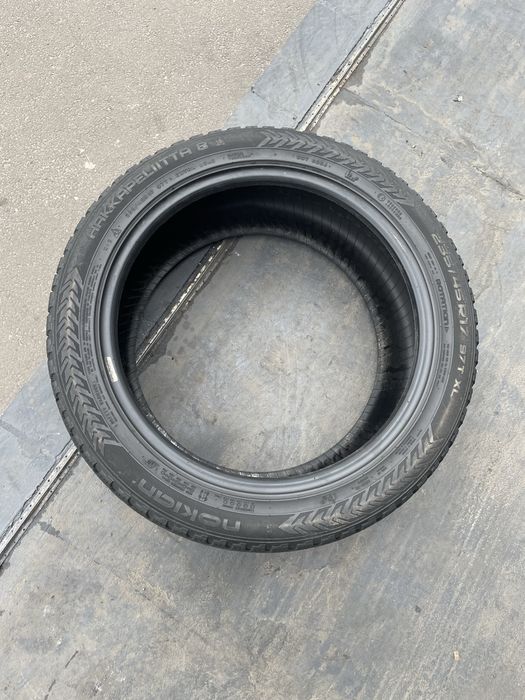 235/45/17 nokian hakkapeliitta 8