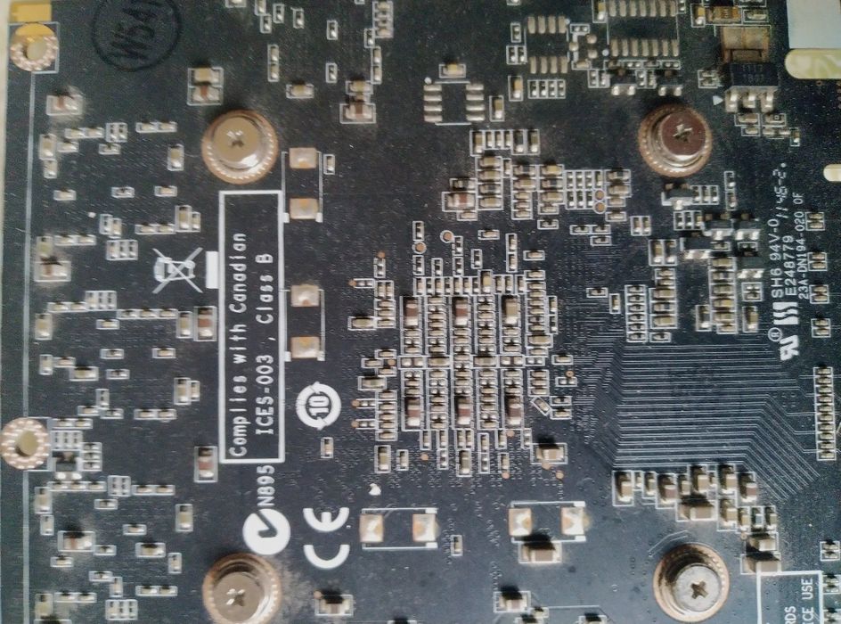 Комплект:материнская плата,оперативная память,видеокарта.